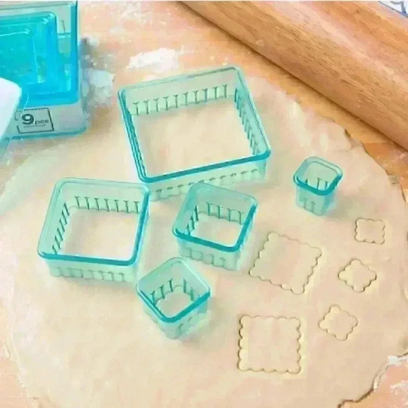 3/$25🔥Ate 9-Piece Plastic Fluted Square Cu - Picture 1 of 8